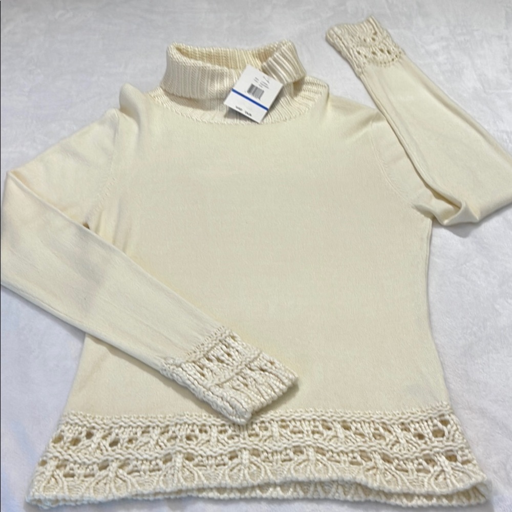 DESIGNERS ORIGINALS SIZE XL ( SEE MEASUREMENTS) Elegant Cream Turtleneck…